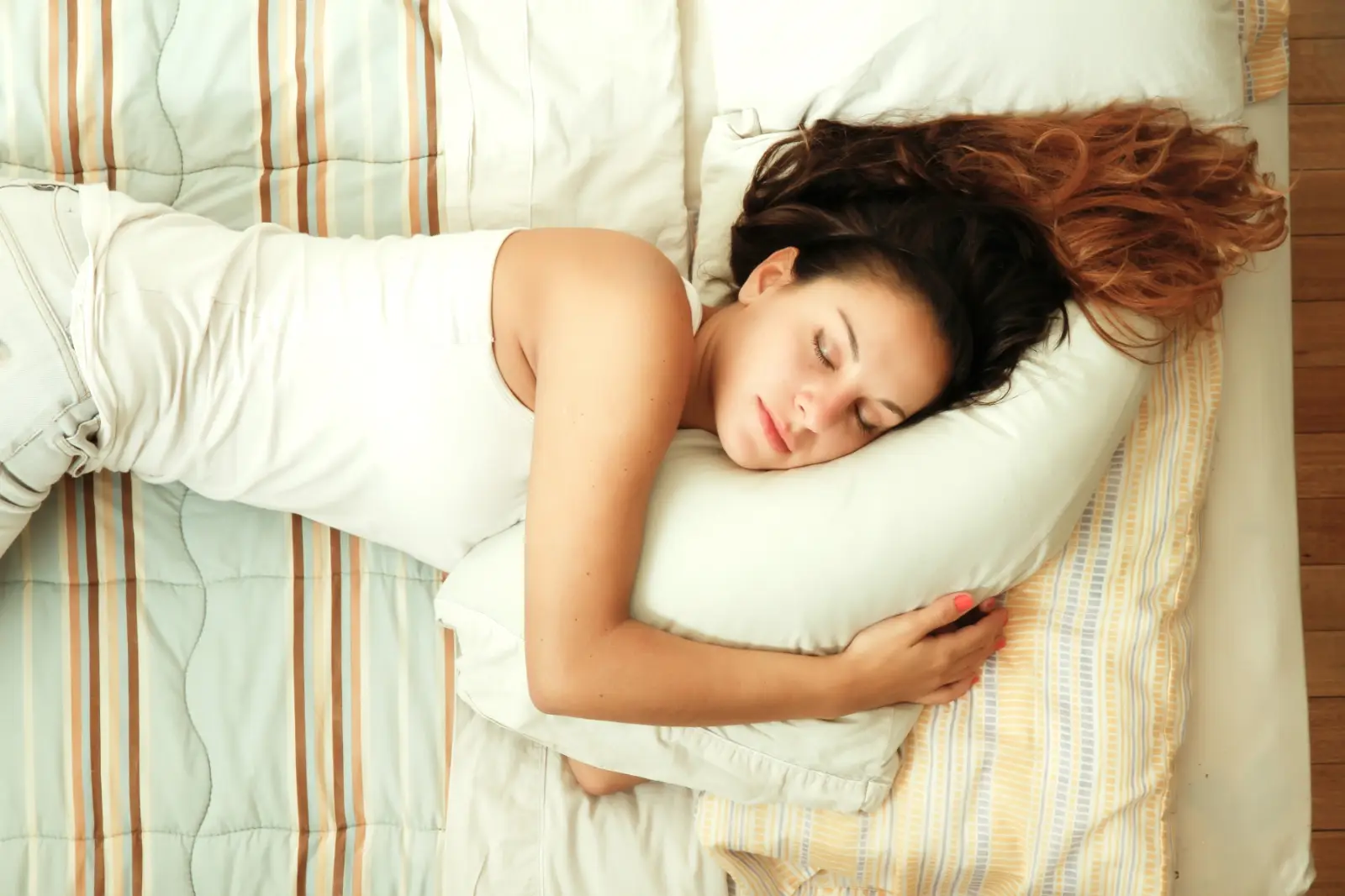 Personne dormant paisiblement, sommeil réparateur et nutrition